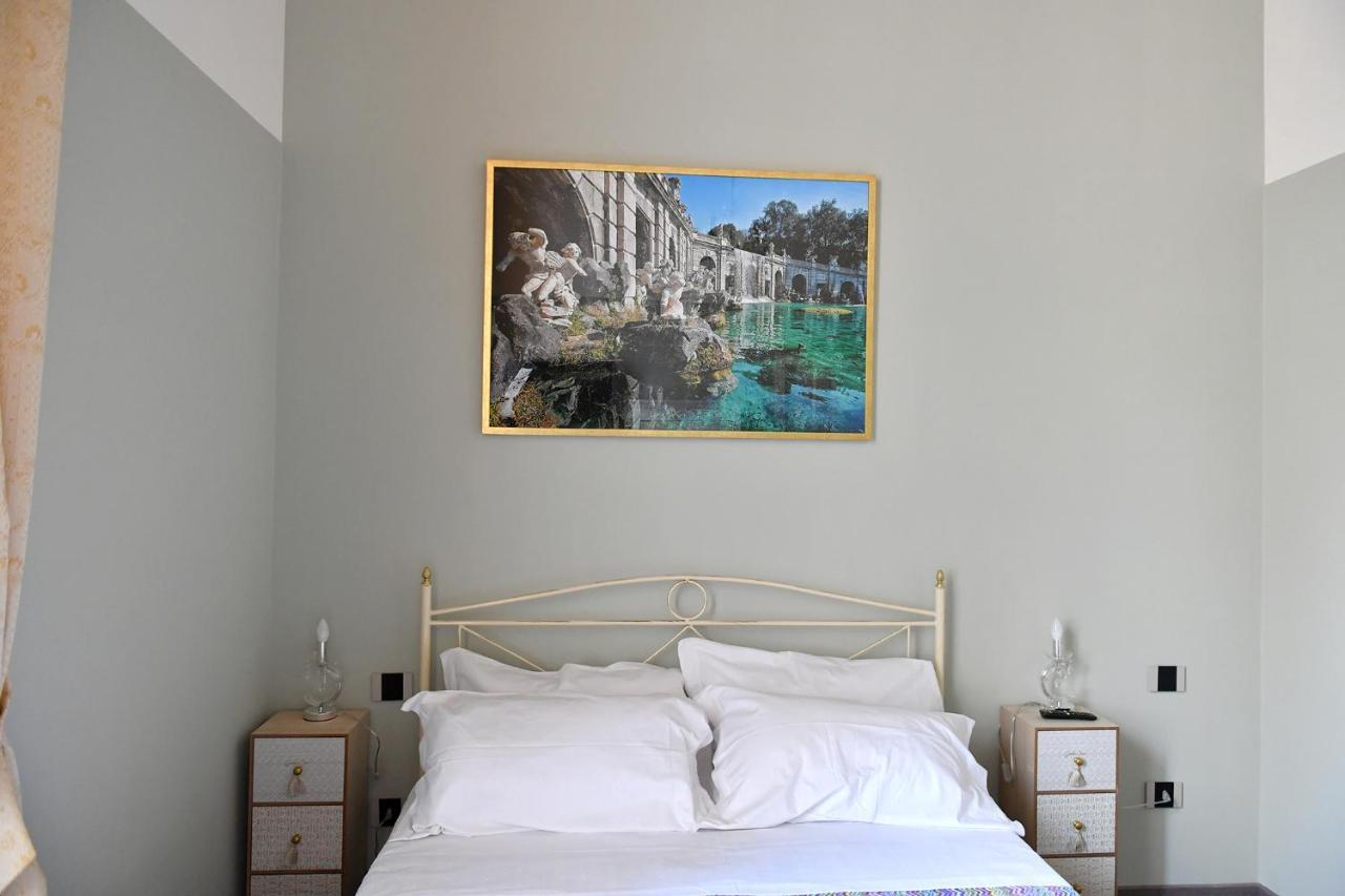 B&B A Due Passi Caserta Bagian luar foto