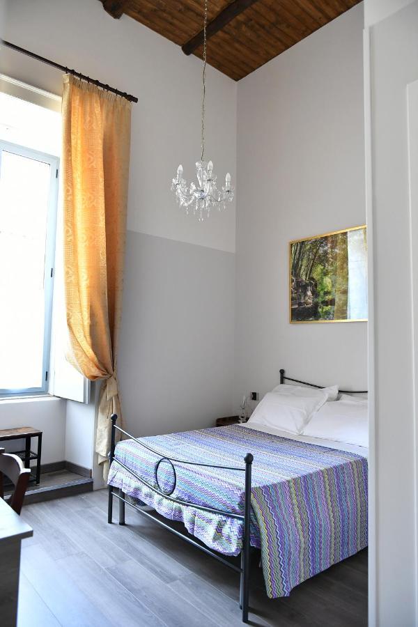 B&B A Due Passi Caserta Bagian luar foto